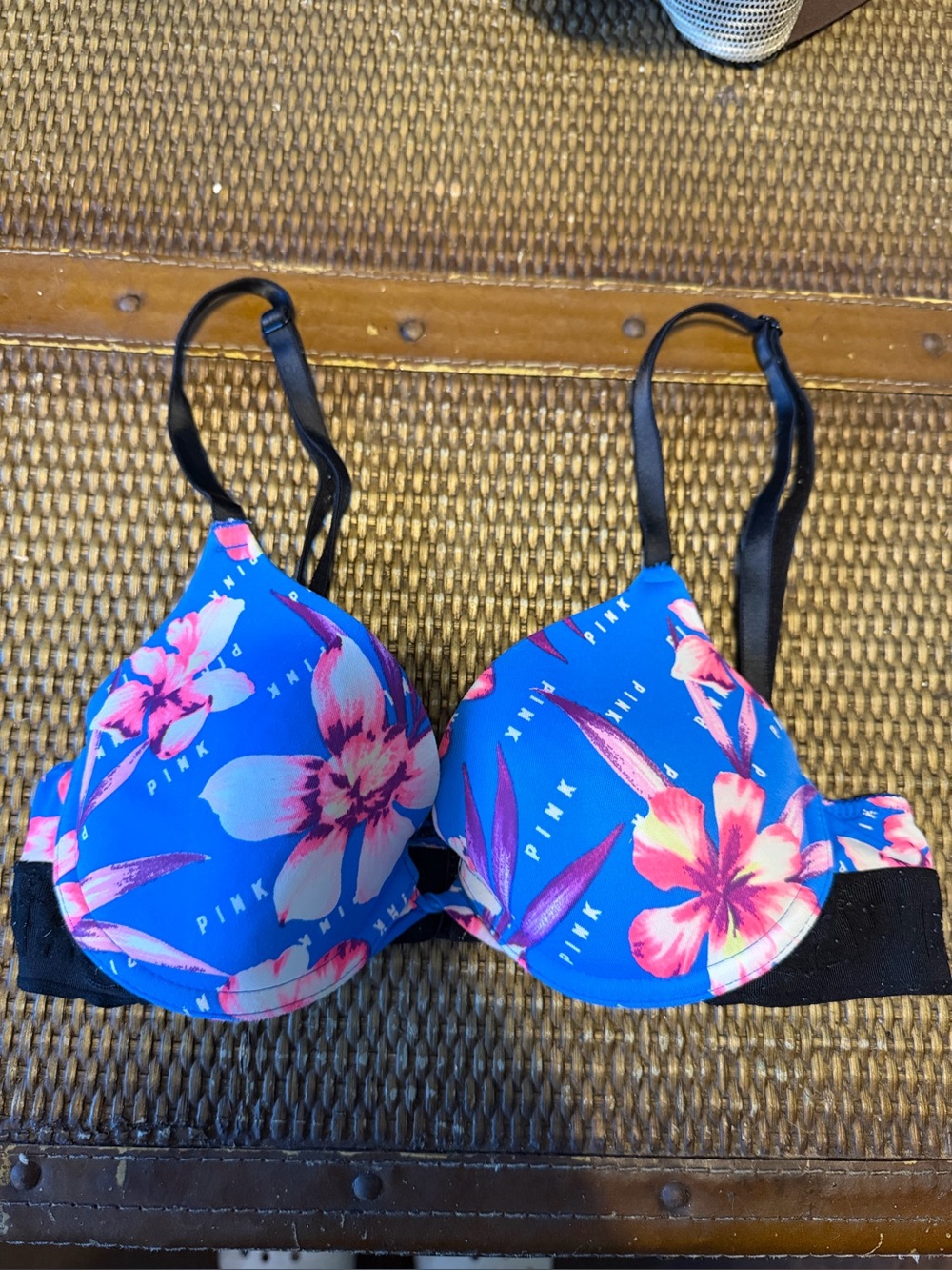 Victoria’s Secret Pink Wear Everywhere T-Shirt Bra Size 32A